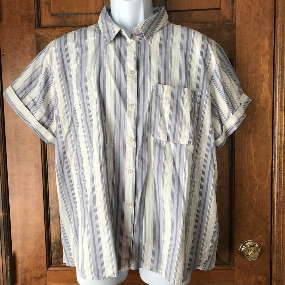 NWT Universal Thread Ivory w/Gray Stripe Short Cuffed Sleeve Shirt Large